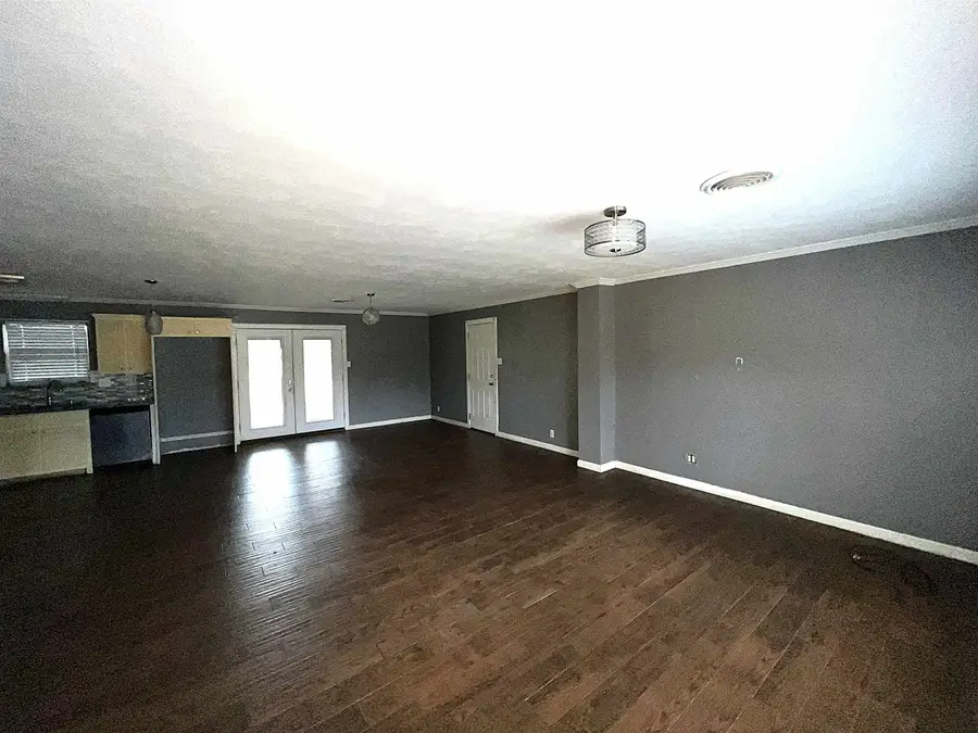 645 Camelia St, Vidor, TX 77662 - #2