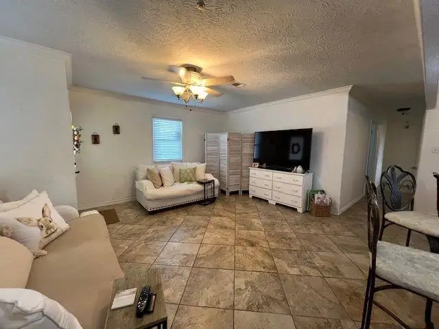 1405 Crockett, Nederland, TX 77627 - #2