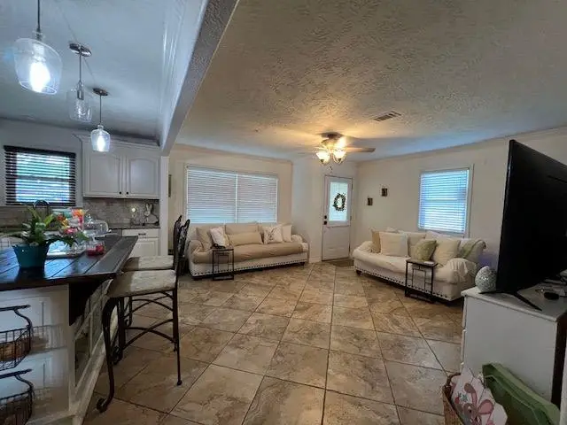 1405 Crockett, Nederland, TX 77627 - #3