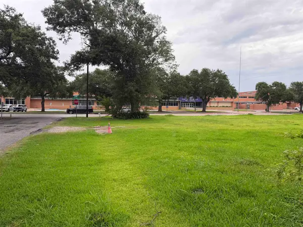 703 Holland, Port Neches, TX 77651