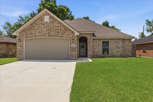 9555 LANDIS DR, Beaumont, TX 77706