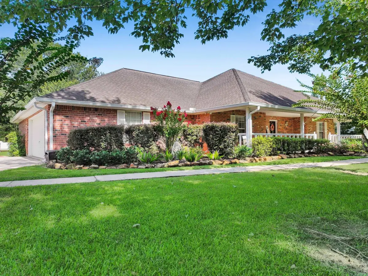 738 Parish Rd, Orange, TX 77632 - #1