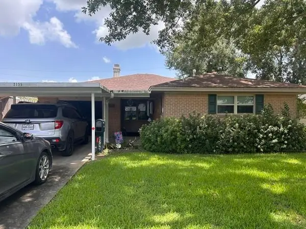 2735 Hampton Lane, Port Neches, TX 77651