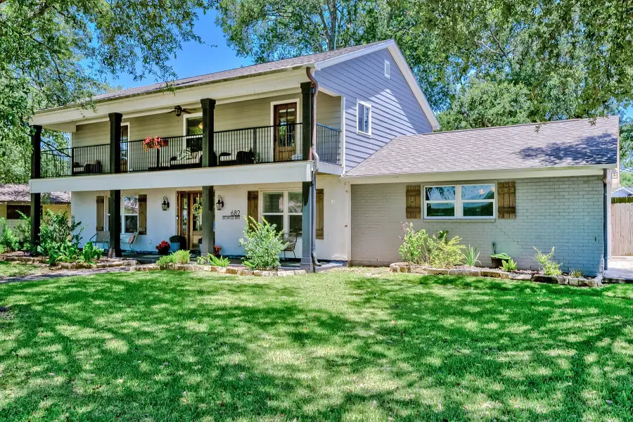 682 Birchwood Dr, Port Neches, TX 77651 - #2