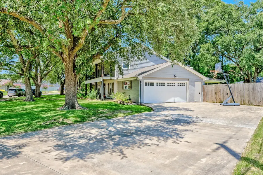 682 Birchwood Dr, Port Neches, TX 77651 - #3