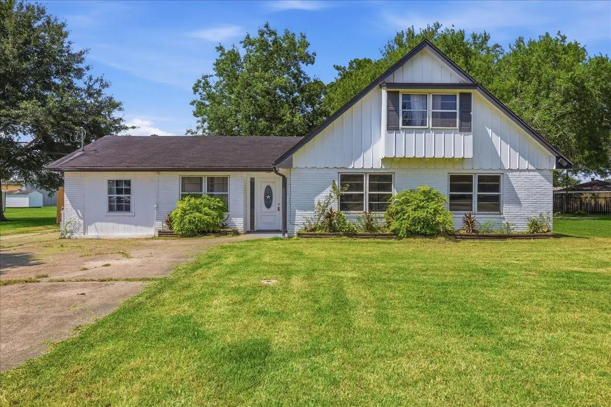 8722 Holmes Rd, Nederland, TX 77627 - #1