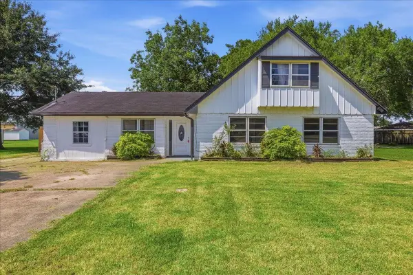 8722 Holmes Rd, Nederland, TX 77627
