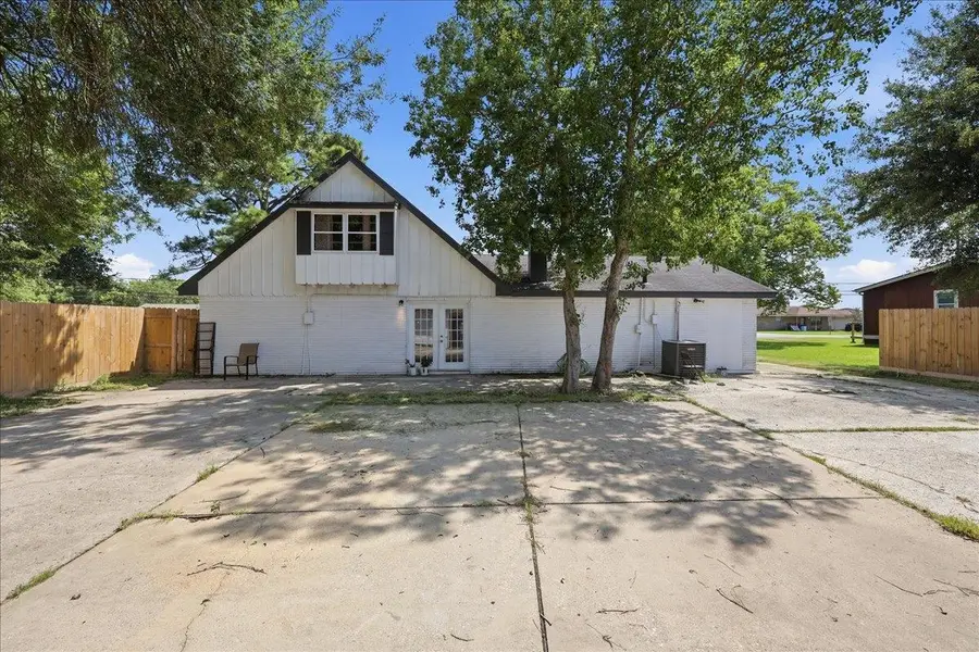 8722 Holmes Rd, Nederland, TX 77627 - #2