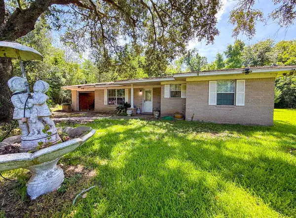 1010 Chatwood, Bridge City, TX 77611-4804