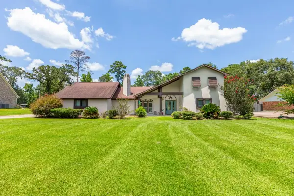 342 Pinemont, Sour Lake, TX 77659