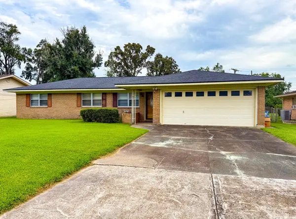 470 Jackson Dr, Vidor, TX 77662