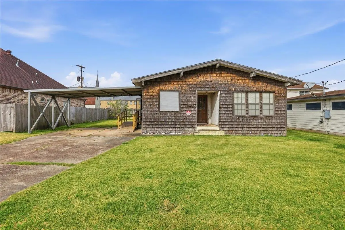 2126 7th St, Port Neches, TX 77651 - #1