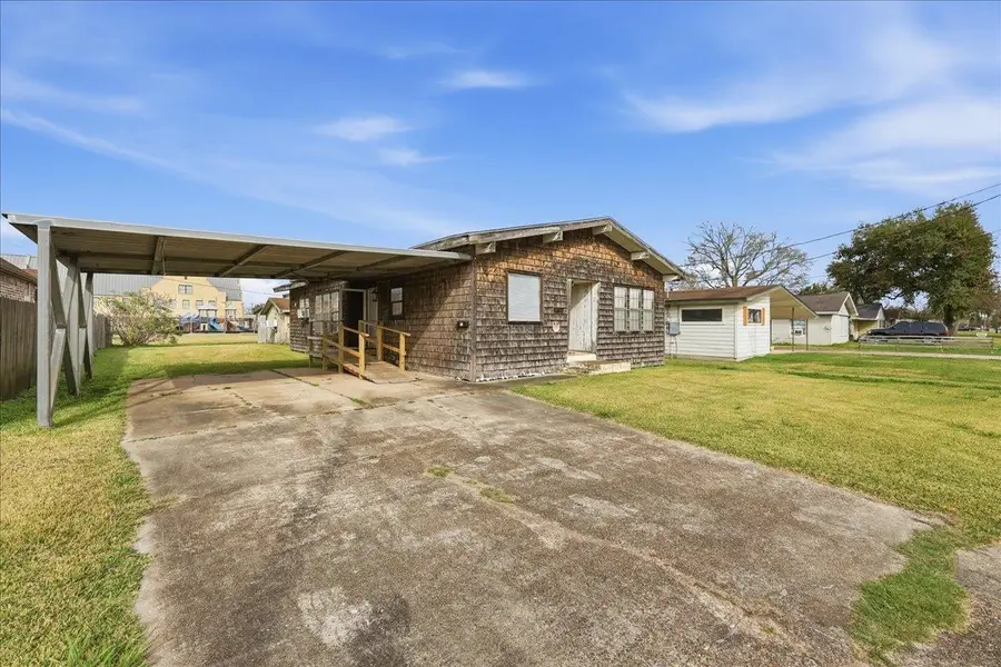 2126 7th St, Port Neches, TX 77651 - #2