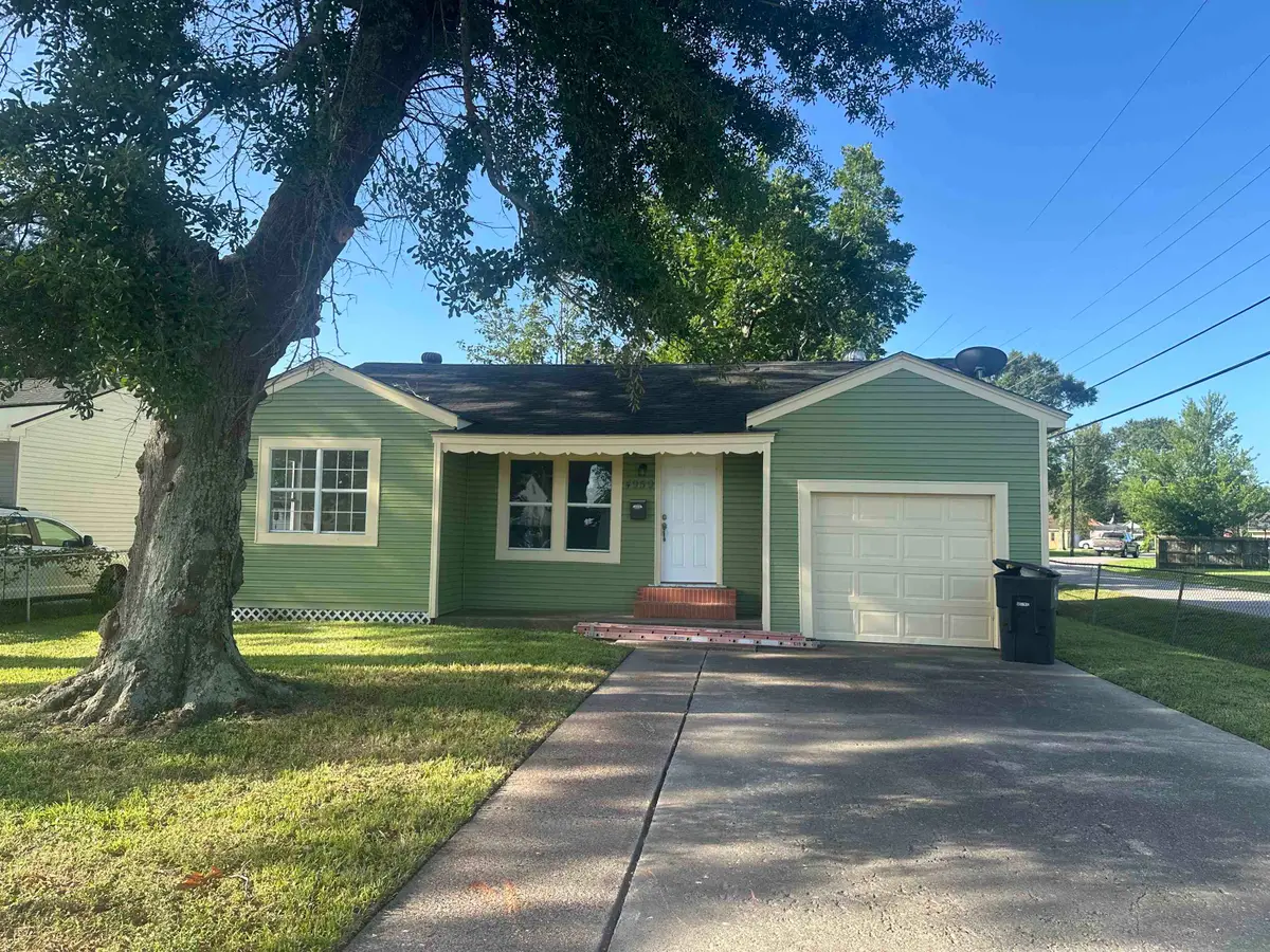 4959 Garfield Ave, Groves, TX 77619 - #1
