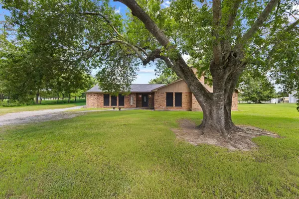 7636 Brewer Rd, Orange, TX 77632