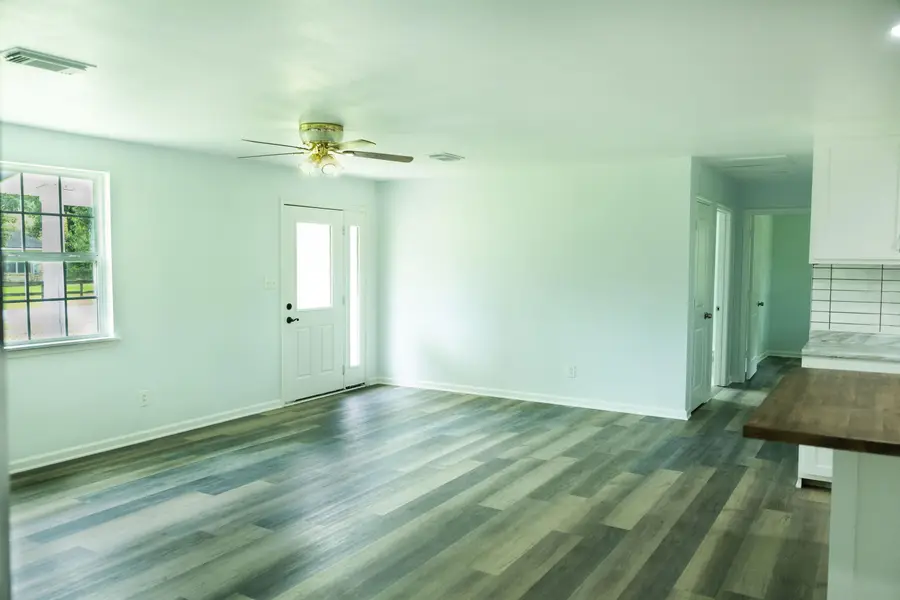 1220 Capri, Vidor, TX 77662 - #3