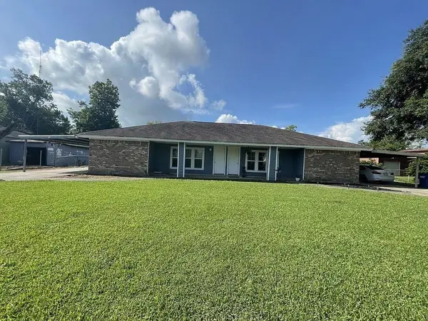 2417-2419 Travis, Orange, TX 77630