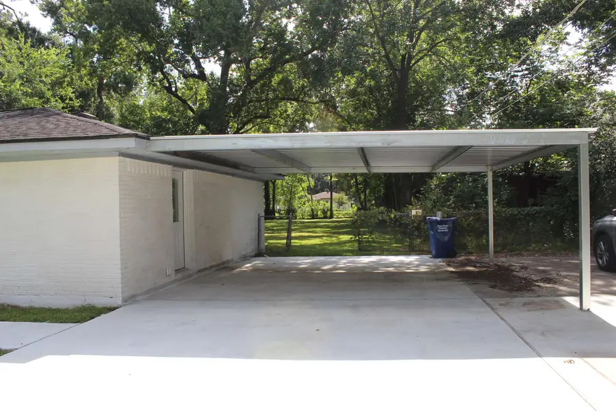 925 Shady Ln, Sour Lake, TX 77659 - #2