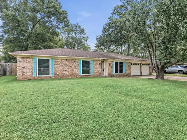 1180 Chatwood Dr, Beaumont, TX 77706
