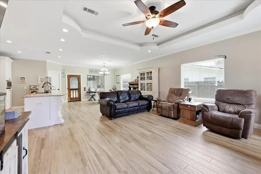 616 S 7th St, Nederland, TX 77627 - #3