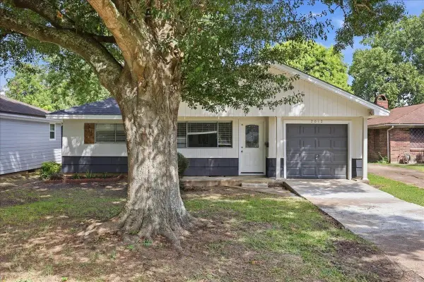2012 Avenue G, Nederland, TX 77627