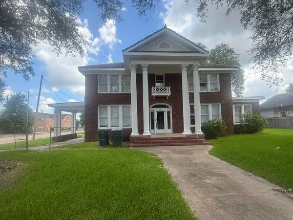 2290 Liberty St, Beaumont, TX 77701