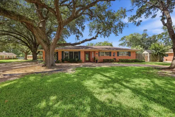 3890 Kenwood Dr, Beaumont, TX 77706