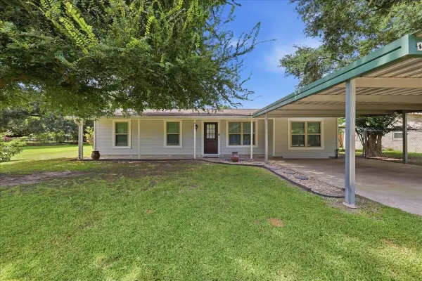 407 Cypress, Winnie, TX 77665