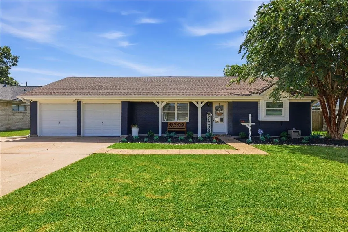 3167 Sandalwood Dr, Port Neches, TX 77651 - #1