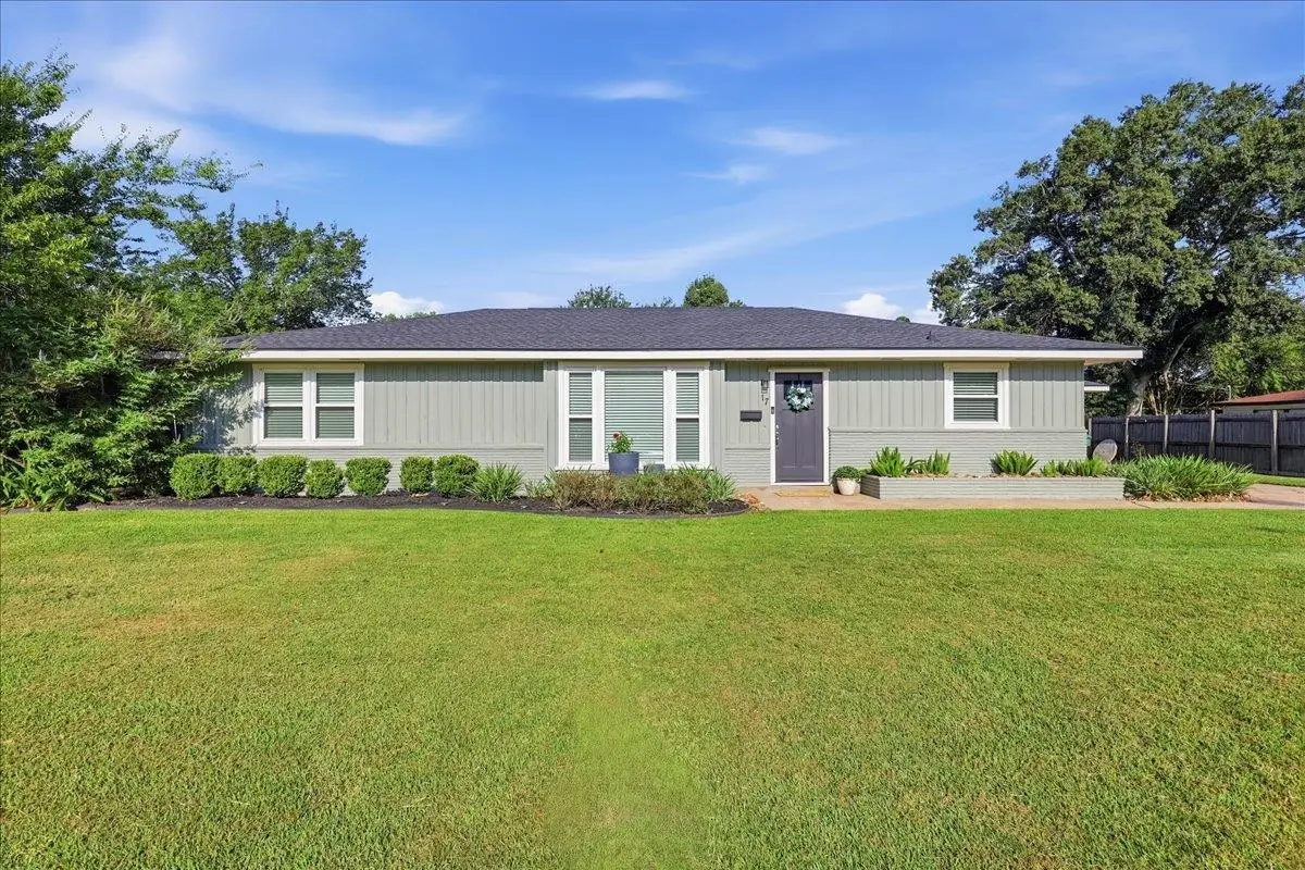 17 Knotty Pine Ln, Orange, TX 77630 - #1