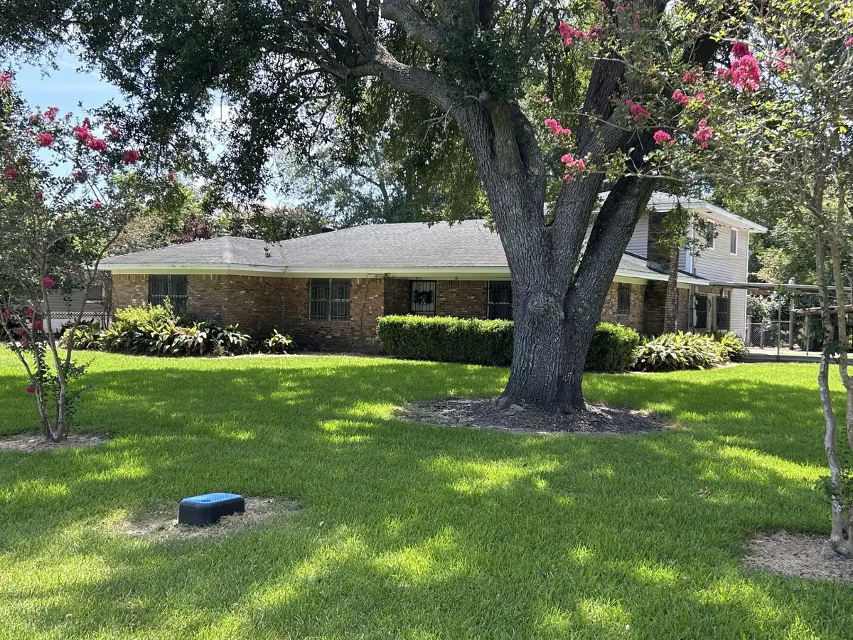 407 Moore Rd, Beaumont, TX 77713 - #1