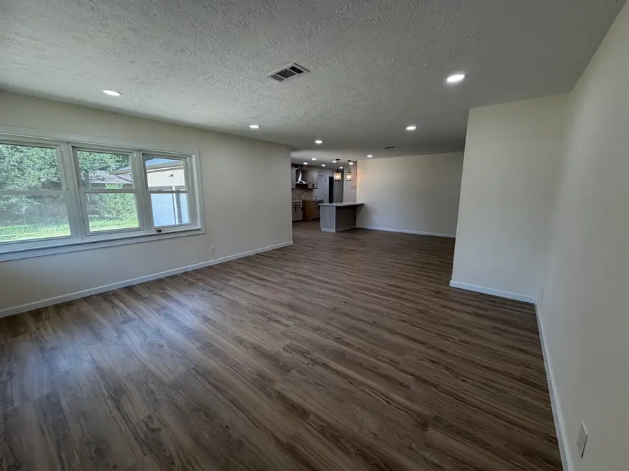 8187 S Kilarney Dr, Beaumont, TX 77705 - #3