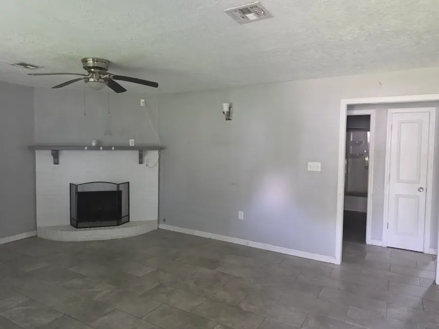 3121 WALNUT AVE, Groves, TX 77619 - #2