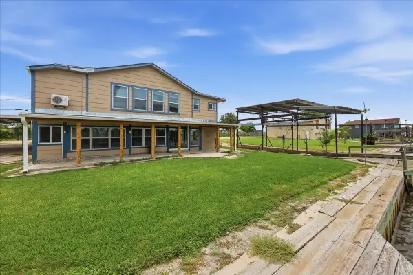 6743 Rainbow Ln, Port Arthur, TX 77642