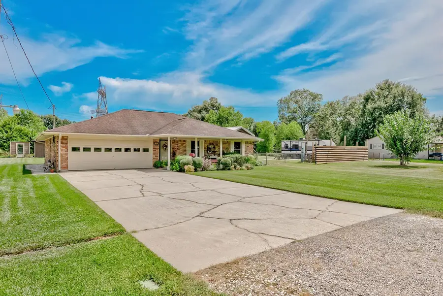 133 2nd Ave, Nederland, TX 77627 - #2