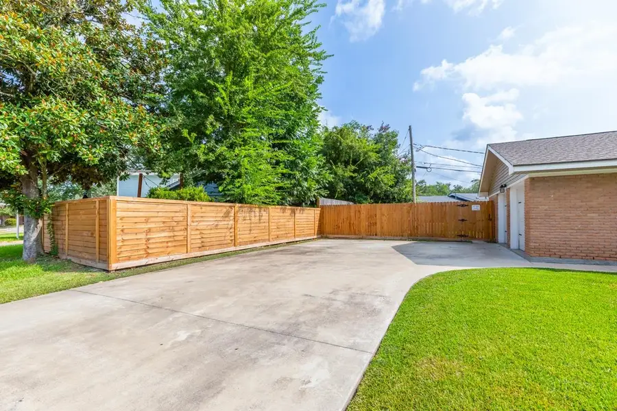 133 Montclair Dr, Beaumont, TX 77707 - #2
