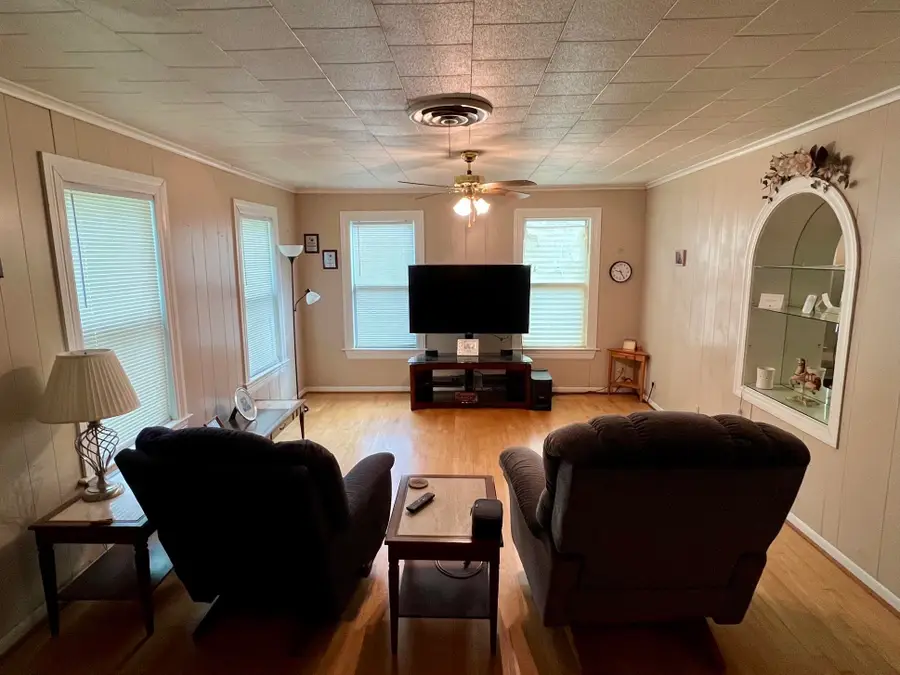 4526 Woodlawn Drive, Port Arthur, TX 77642 - #2