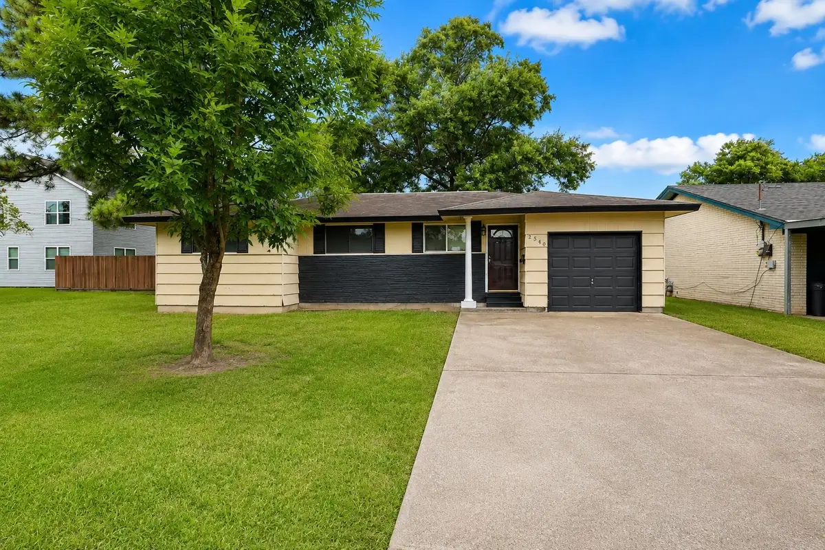2540 10TH ST, Port Neches, TX 77651 - #1