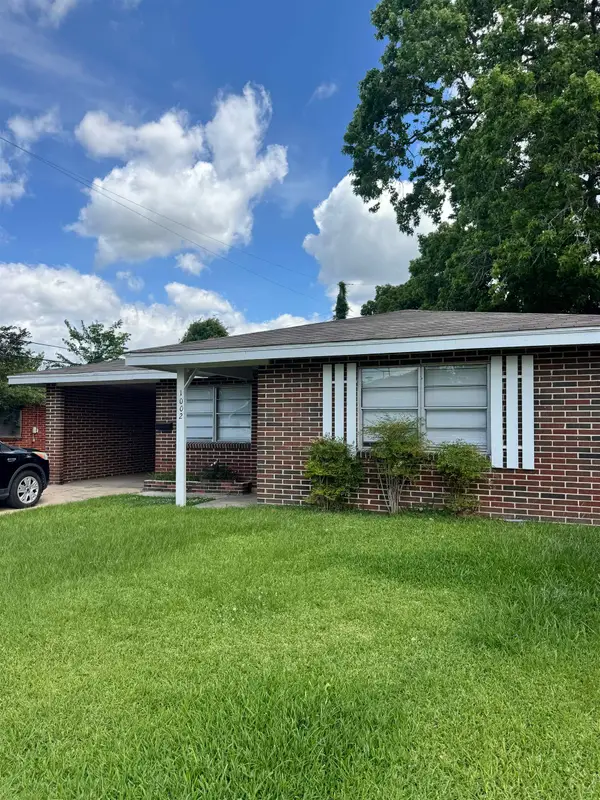 1002 COOPER, Orange, TX 77630