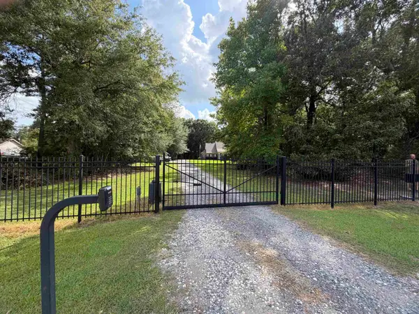 4009 Roundbunch Rd, Orange, TX 77630