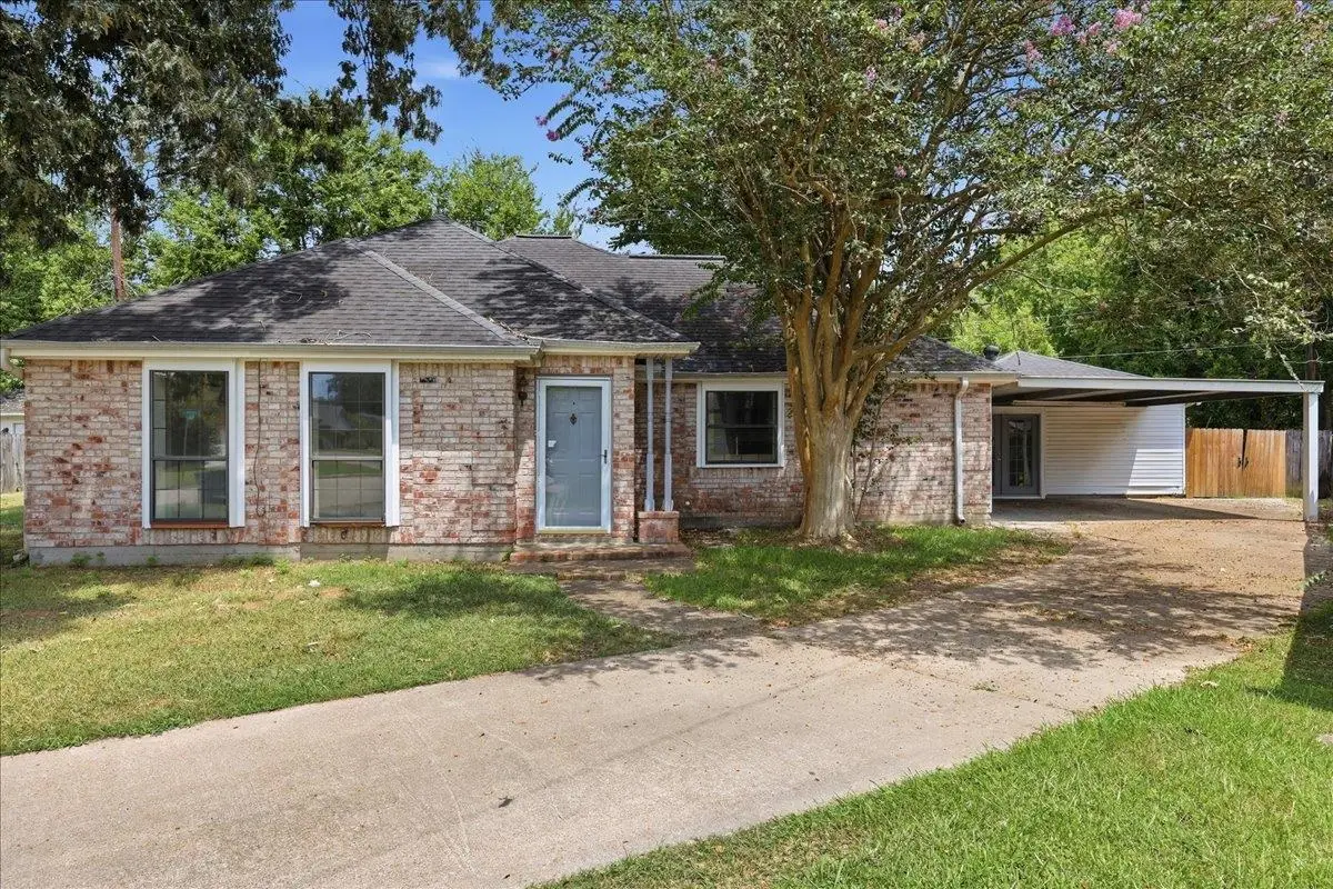 7215 Pleasant Bend Dr, Beaumont, TX 77708 - #1