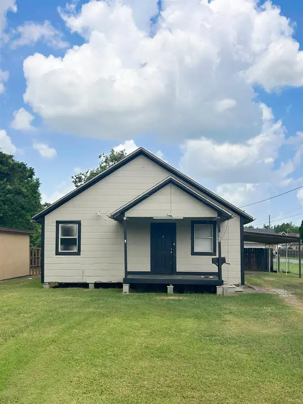 6675 Terrell, Groves, TX 77619