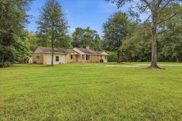 985 Hwy 12 E, Deweyville, TX 77614