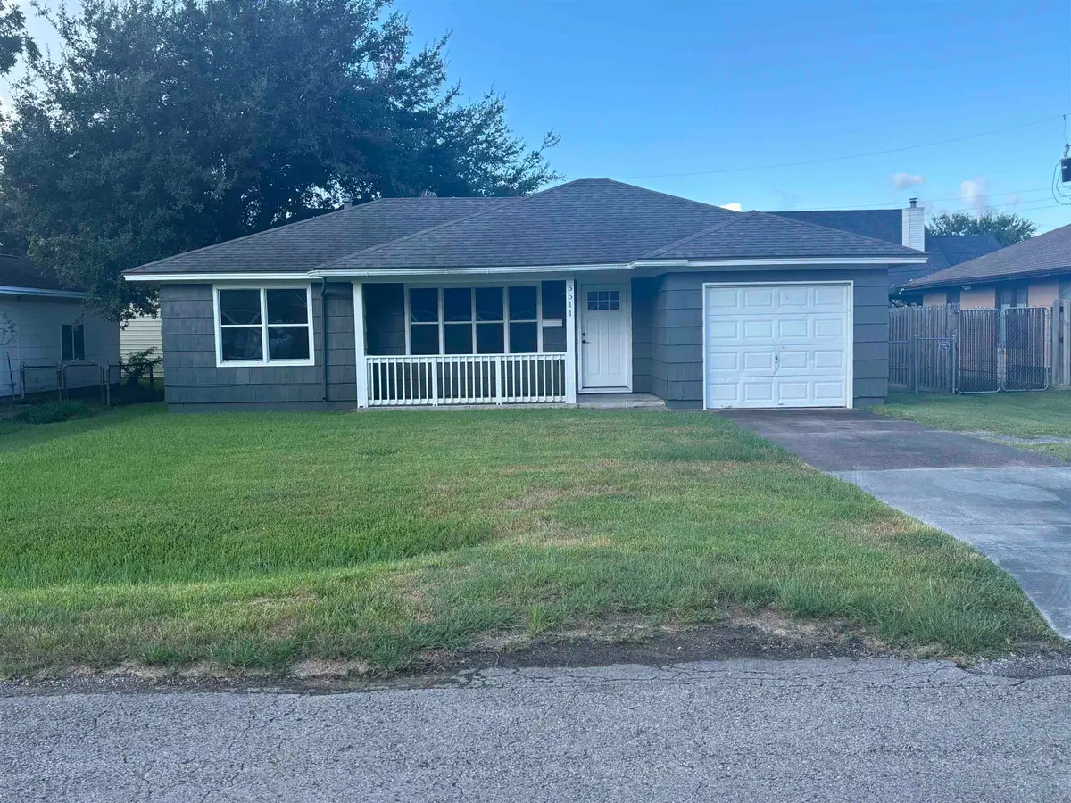 5511 Grant Ave, Groves, TX 77619 - #1