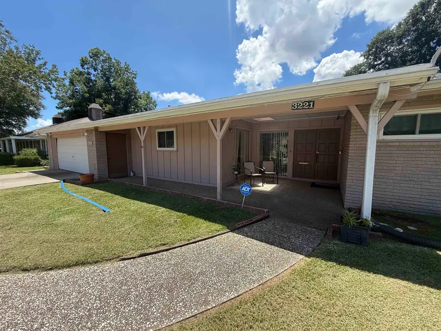 3221 Bryan Ave, Groves, TX 77619 - #3