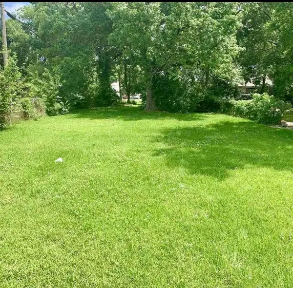 1061 Live Oak, Beaumont, TX 77703