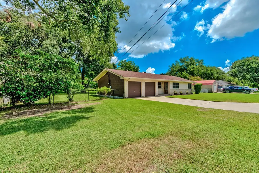 5300 Main Ave, Groves, TX 77619 - #2