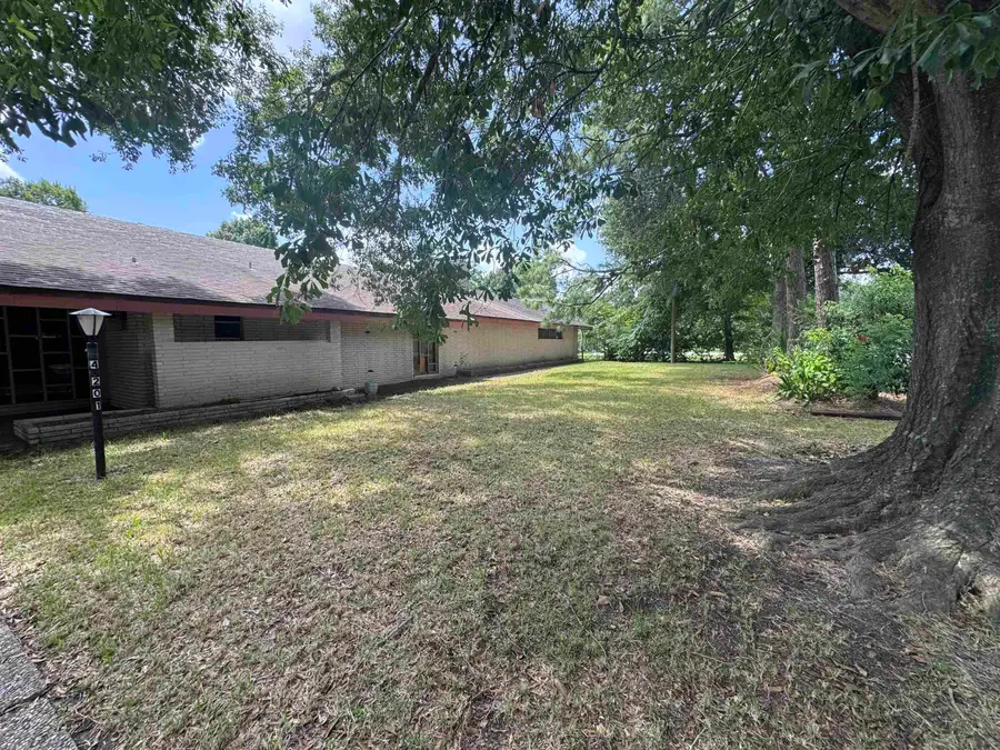 4201 Taft Ave, Groves, TX 77619 - #2