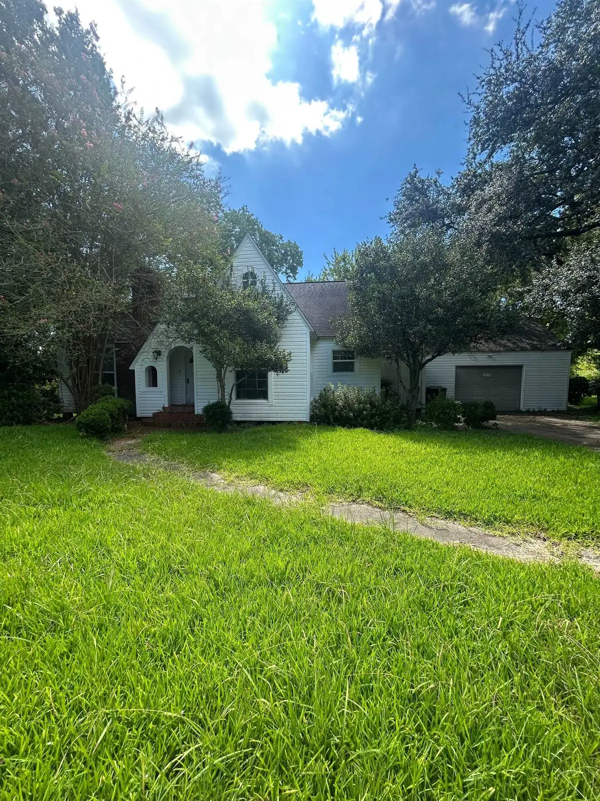 5448 32nd St, Groves, TX 77619 - #1