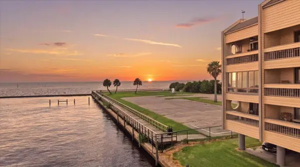 580 Pleasure Island Blvd #224, Port Arthur, TX 77640